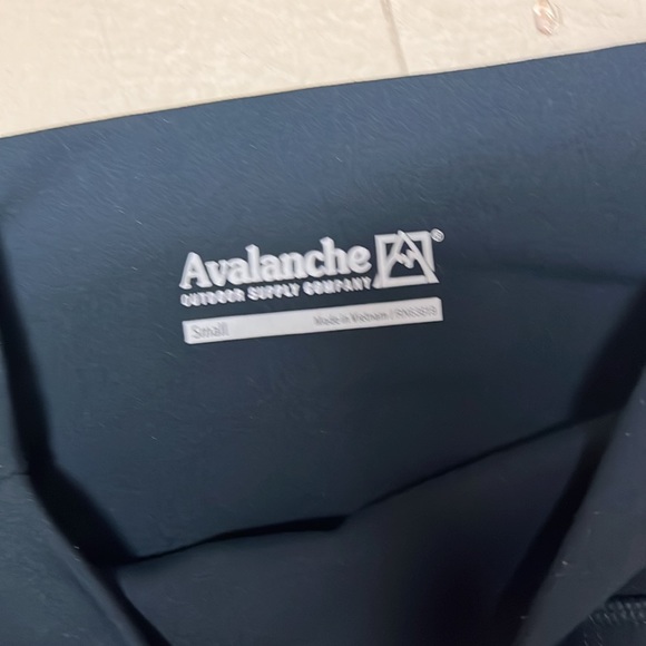 American eagle boyfriend tee and avalanche leggings only worn a few times - Picture 3 of 5